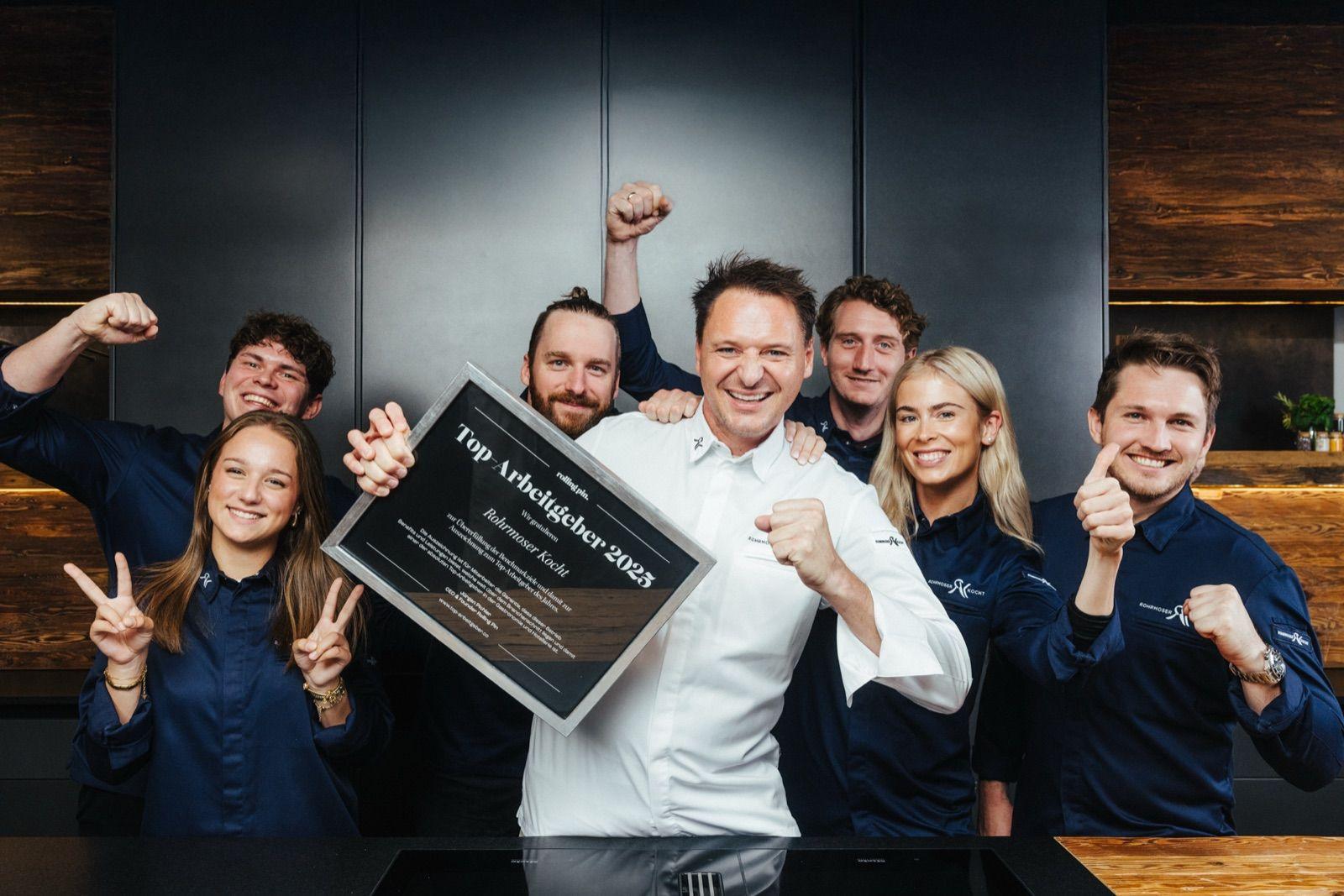 ROKO-Team jubelt mit der Leichtermacher-Award-Urkunde