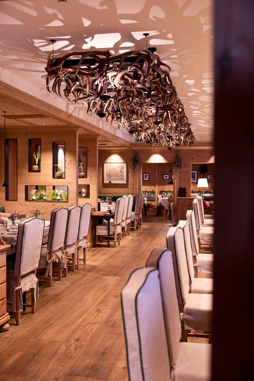 Restaurant des Hotel Unterschwarzacher — Training on the Job